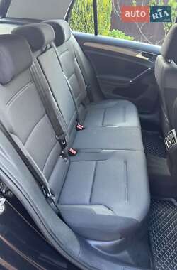 Хэтчбек Volkswagen e-Golf 2017 в 