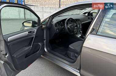 Хэтчбек Volkswagen e-Golf 2014 в 