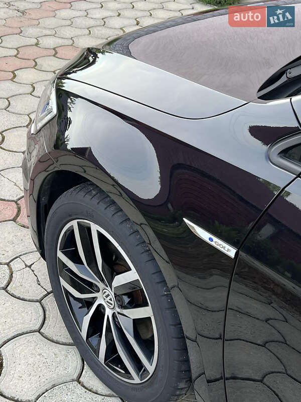 Хетчбек Volkswagen e-Golf 2020 в Ужгороді
