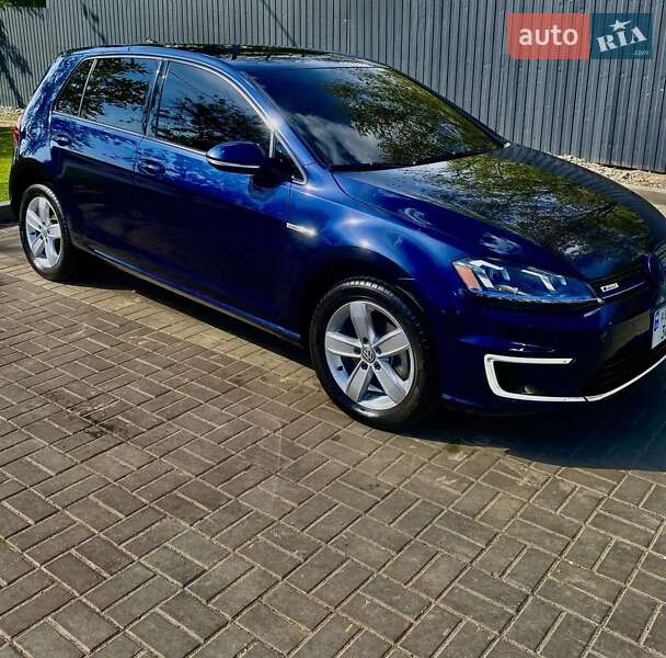 Хетчбек Volkswagen e-Golf 2015 в Дніпрі