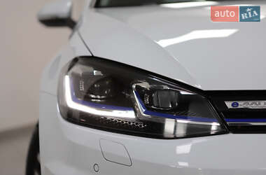 Хэтчбек Volkswagen e-Golf 2018 в 