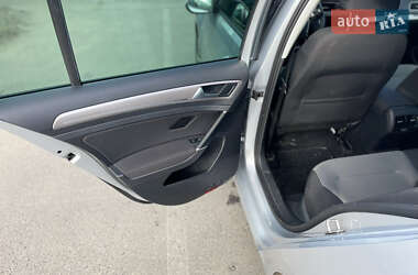 Хэтчбек Volkswagen e-Golf 2014 в 