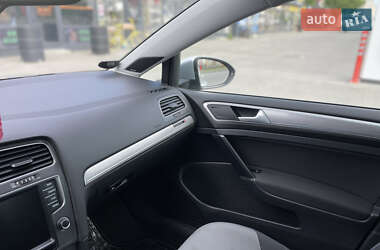 Хэтчбек Volkswagen e-Golf 2014 в 