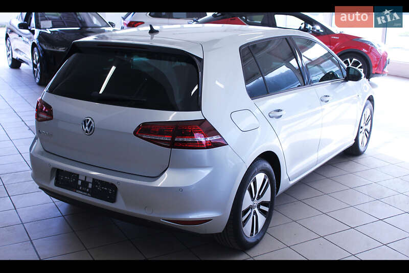 Хэтчбек Volkswagen e-Golf 2017 в Киеве