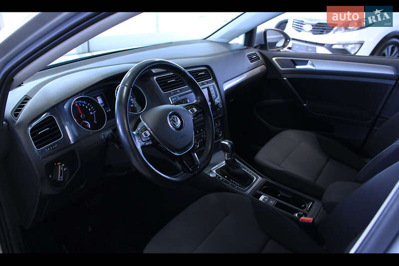 Хэтчбек Volkswagen e-Golf 2017 в Киеве