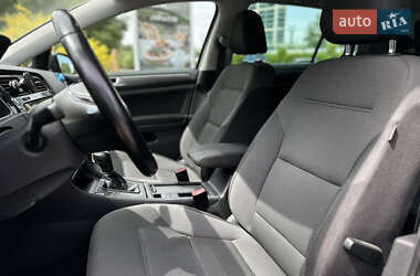 Хэтчбек Volkswagen e-Golf 2020 в 