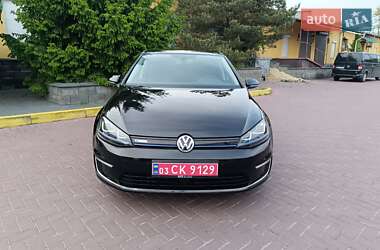 Хетчбек Volkswagen e-Golf 2015 в  фото 22 Хетчбек Volkswagen e-Golf 2015 в