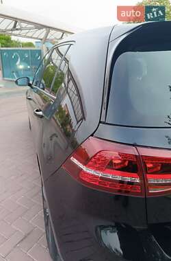 Хетчбек Volkswagen e-Golf 2015 в  фото 27 Хетчбек Volkswagen e-Golf 2015 в