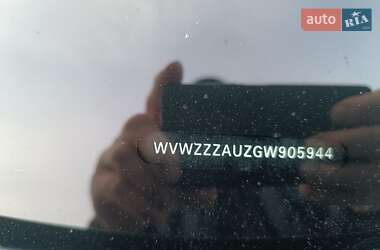 Хетчбек Volkswagen e-Golf 2015 в  фото 30 Хетчбек Volkswagen e-Golf 2015 в