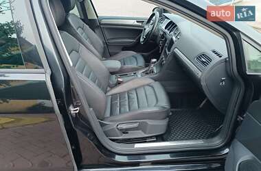 Хетчбек Volkswagen e-Golf 2015 в  фото 48 Хетчбек Volkswagen e-Golf 2015 в