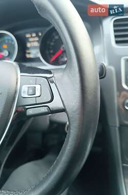 Хетчбек Volkswagen e-Golf 2015 в  фото 62 Хетчбек Volkswagen e-Golf 2015 в