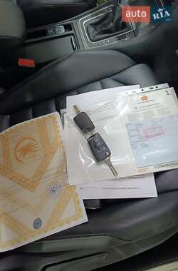 Хетчбек Volkswagen e-Golf 2015 в  фото 73 Хетчбек Volkswagen e-Golf 2015 в