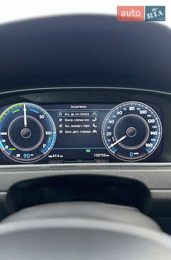 Хетчбек Volkswagen e-Golf 2019 в 