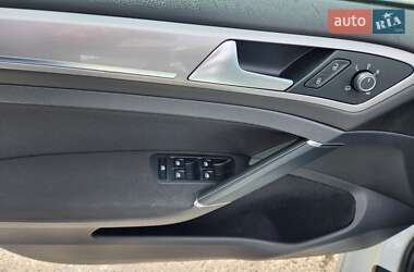 Хетчбек Volkswagen e-Golf 2016 в 
