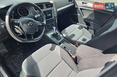 Хетчбек Volkswagen e-Golf 2016 в 