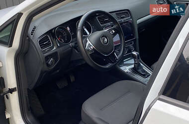 Хетчбек Volkswagen e-Golf 2017 в 