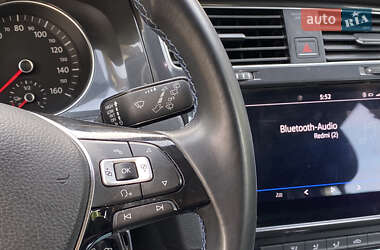 Хетчбек Volkswagen e-Golf 2017 в 