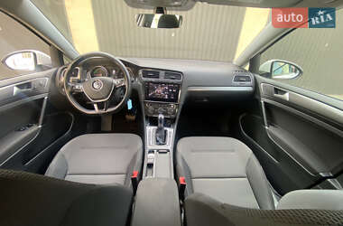 Хетчбек Volkswagen e-Golf 2017 в 