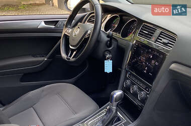 Хетчбек Volkswagen e-Golf 2017 в 