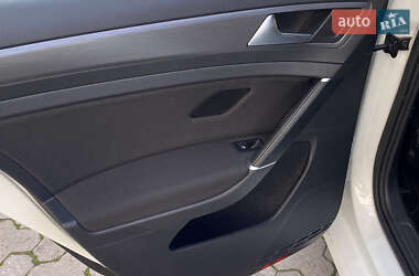Хетчбек Volkswagen e-Golf 2017 в 