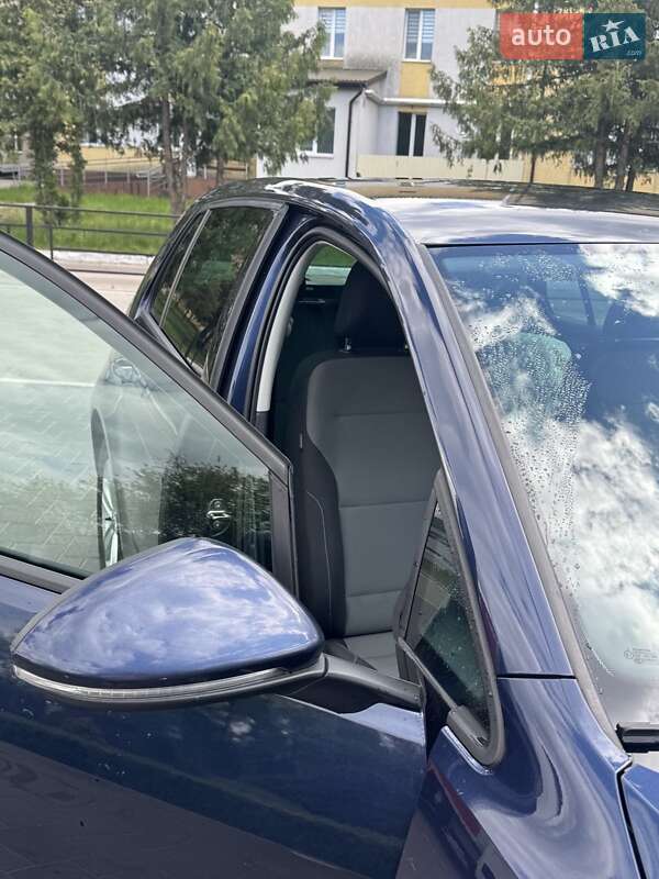 Хетчбек Volkswagen e-Golf 2014 в Сарнах фото 10 Хетчбек Volkswagen e-Golf 2014 в Сарнах