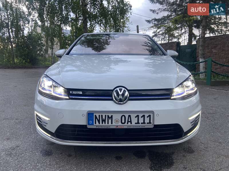 Хетчбек Volkswagen e-Golf 2020 в 