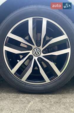 Хетчбек Volkswagen e-Golf 2020 в 