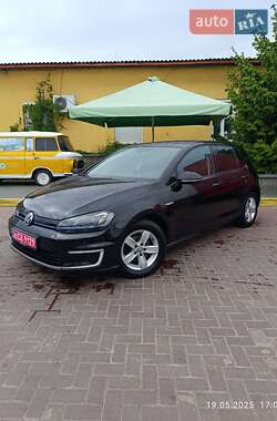 Хетчбек Volkswagen e-Golf 2015 в  фото 8 Хетчбек Volkswagen e-Golf 2015 в