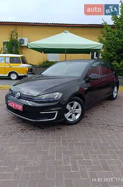 Хетчбек Volkswagen e-Golf 2015 в  фото 13 Хетчбек Volkswagen e-Golf 2015 в