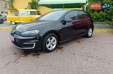 Хетчбек Volkswagen e-Golf 2015 в  фото 16 Хетчбек Volkswagen e-Golf 2015 в