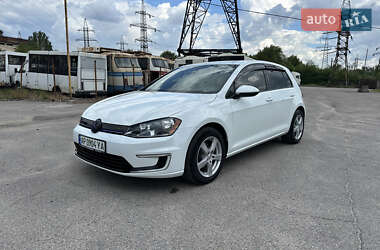 Хетчбек Volkswagen e-Golf 2016 в 