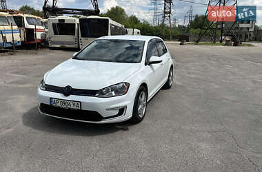 Хетчбек Volkswagen e-Golf 2016 в 