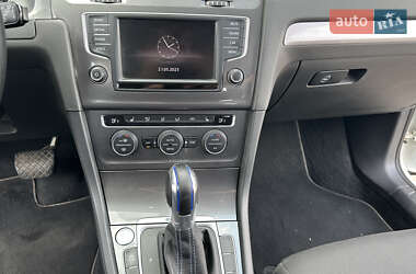 Хетчбек Volkswagen e-Golf 2016 в 