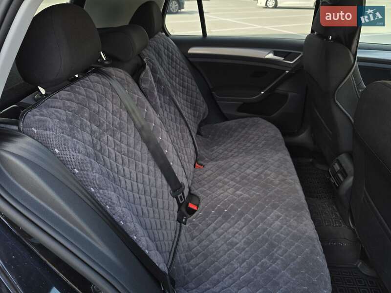 Хетчбек Volkswagen e-Golf 2015 в Тернополі