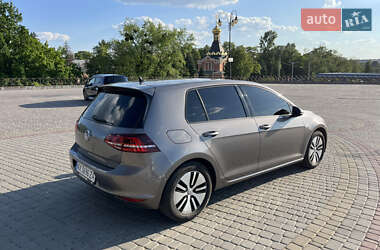 Хетчбек Volkswagen e-Golf 2015 в 