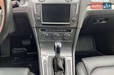 Хетчбек Volkswagen e-Golf 2015 в 