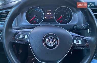 Хэтчбек Volkswagen e-Golf 2015 в 