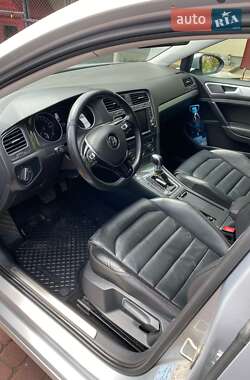 Хэтчбек Volkswagen e-Golf 2015 в 