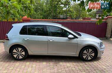 Хэтчбек Volkswagen e-Golf 2015 в 