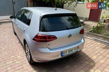 Хэтчбек Volkswagen e-Golf 2015 в 