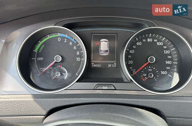 Хэтчбек Volkswagen e-Golf 2015 в 