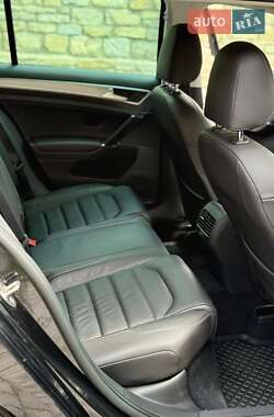 Хэтчбек Volkswagen e-Golf 2015 в 