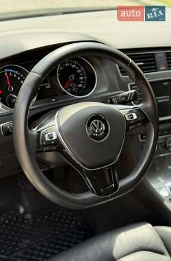 Хэтчбек Volkswagen e-Golf 2015 в 