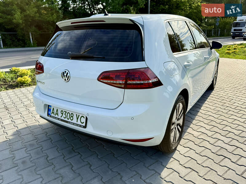 Хэтчбек Volkswagen e-Golf 2016 в Киеве
