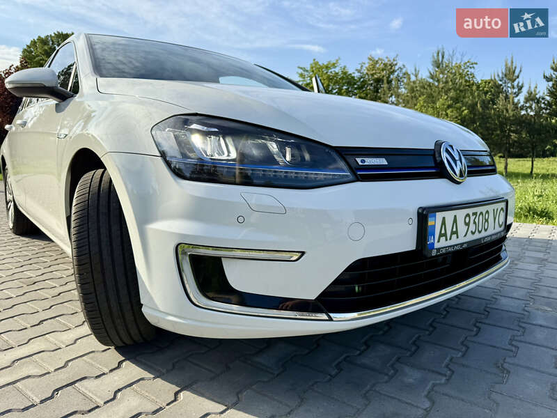 Хэтчбек Volkswagen e-Golf 2016 в Киеве