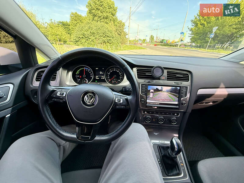 Хэтчбек Volkswagen e-Golf 2016 в Киеве