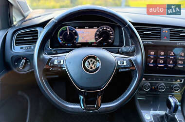 Хетчбек Volkswagen e-Golf 2017 в 