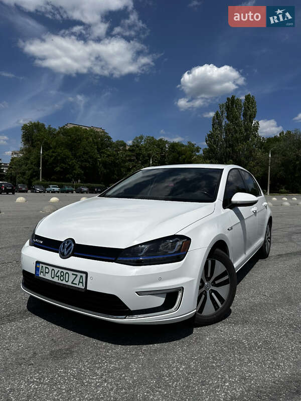 Volkswagen e-Golf 2015