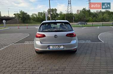 Хетчбек Volkswagen e-Golf 2016 в 