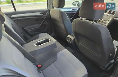 Хетчбек Volkswagen e-Golf 2016 в 
